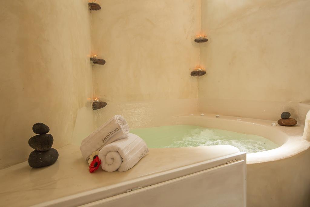 Love Nest With Hot Tub, Hammam & Outdoor Cinema Akrotírion Zewnętrze zdjęcie